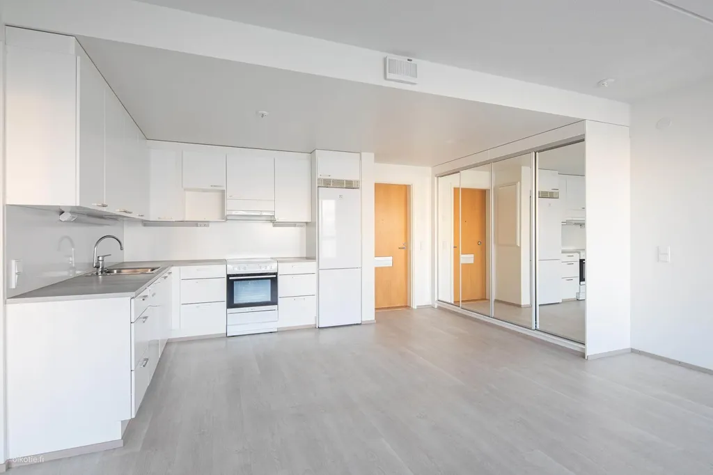 Köök - Spacious Flat with Balcony in Simonkylä