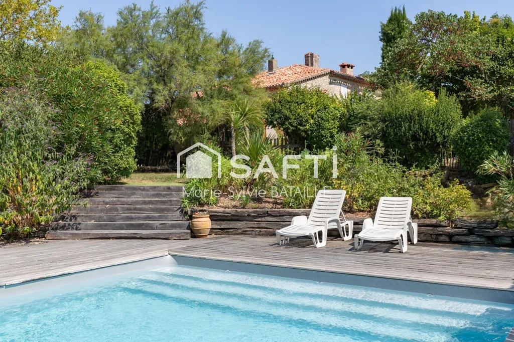 Stone Cottage with Pool in Lombers