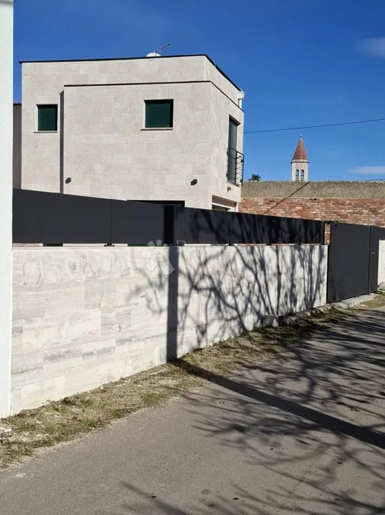 Esterno - Family House with Pool in Privlaka