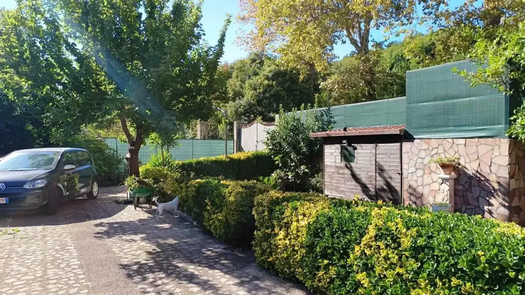 Välivaade - Two-Level Apartment with Garden in Baronissi