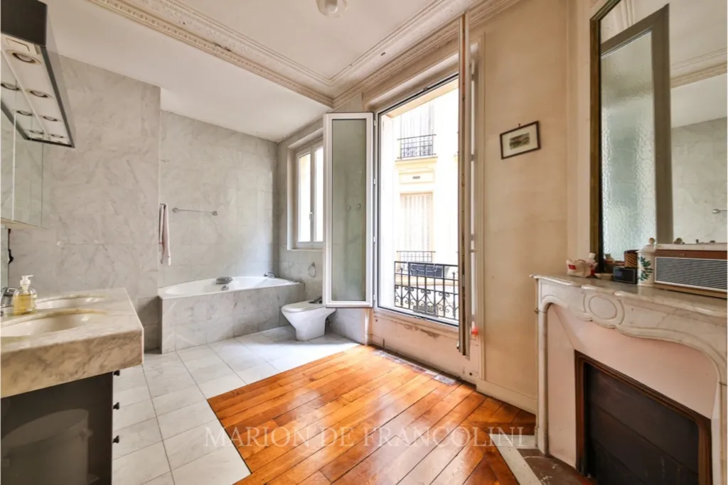 Bathrooms - Haussmannian Apartment with Parking in Ternes