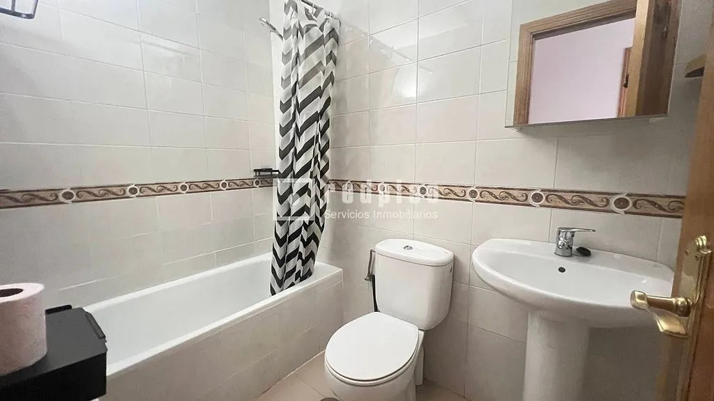Salles de bain - Apartment with Pool in Las Rosas, Madrid