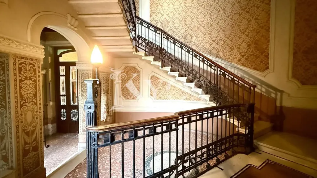 Toad - Historic Triplex with Balcony in Milan