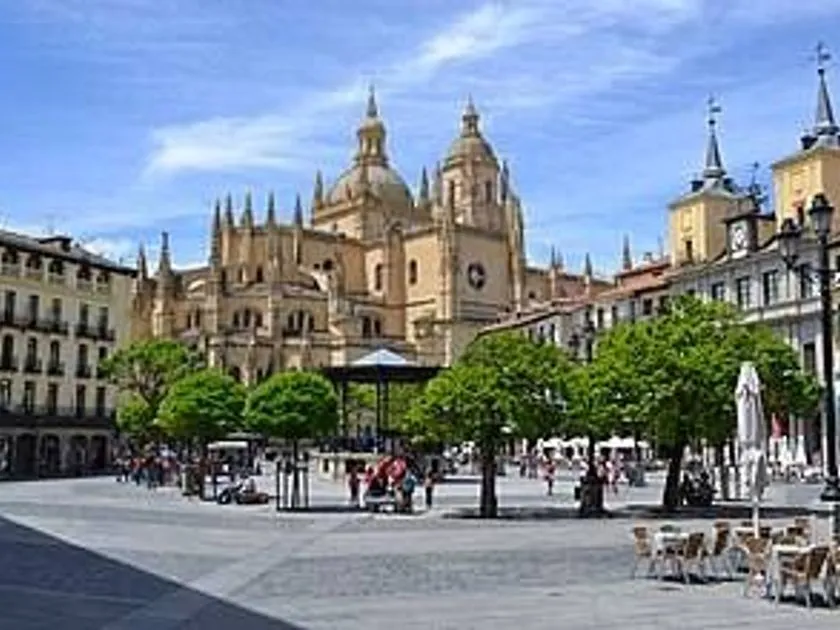 Mixed-Use Building for Renovation in Segovia