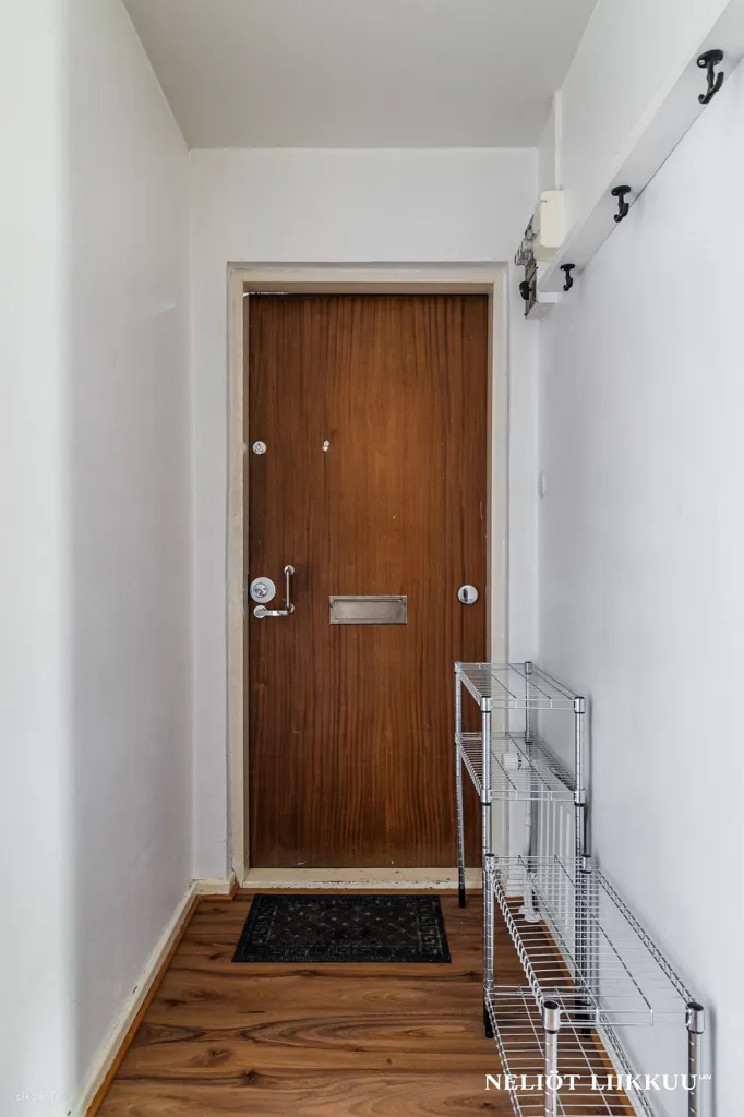 Esik - 1950s Charm Flat with Balcony in Central Helsinki