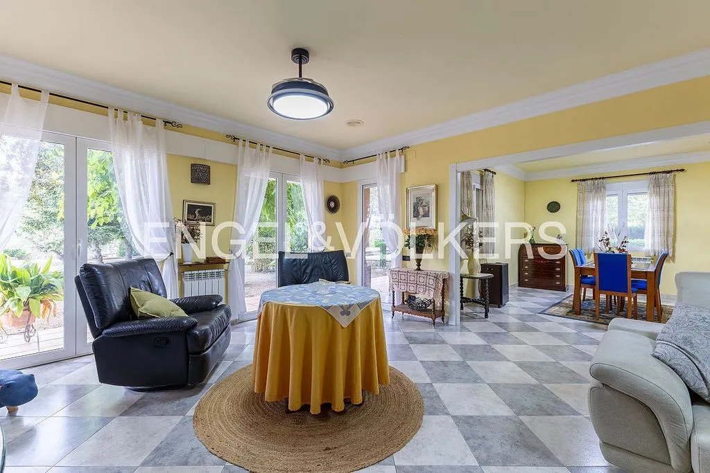 Elutuba - Equestrian Estate with Pool in Enguera