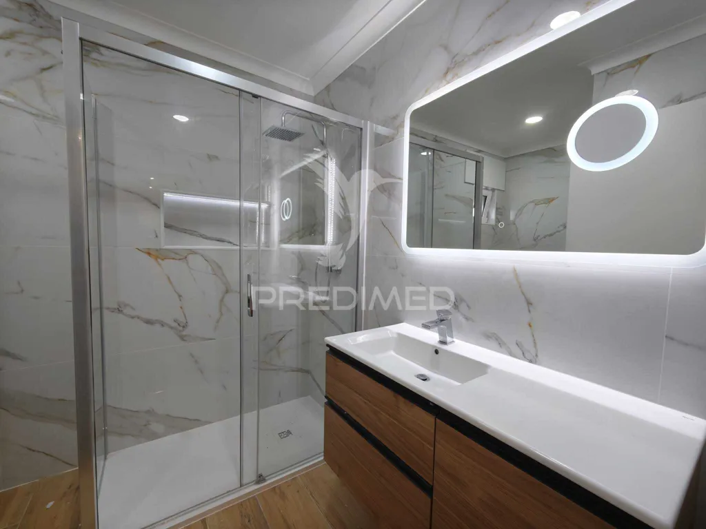 Vannitoad - Remodelled T3 Apartment with Central Location in Coruche