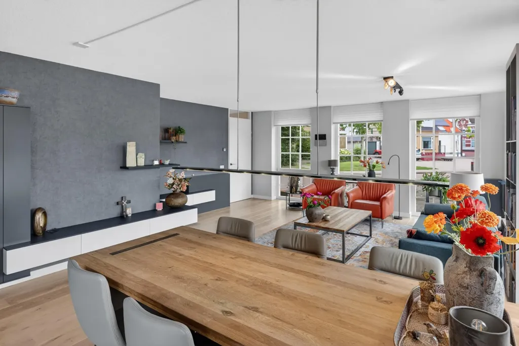 Dining Room - Half-Freestanding House with Harbour View in Oude-Tonge