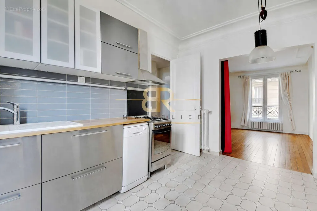 Köök - Charming 2-3 Bed Flat with East-West View in Paris