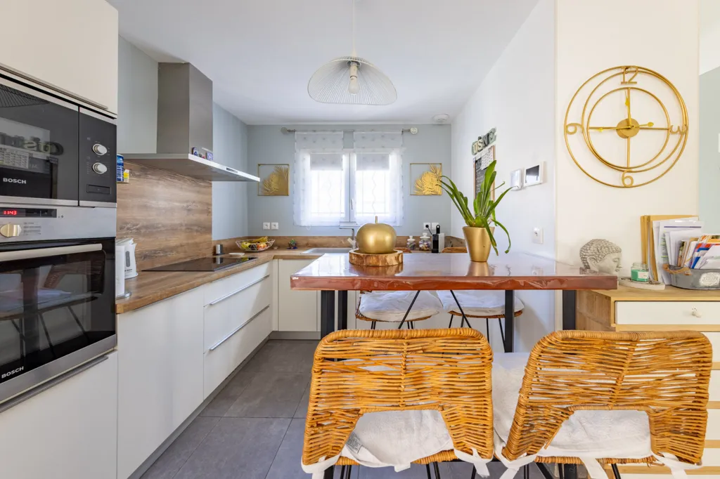 Cuisine - Villa Contemporaine avec Piscine à Restinclières