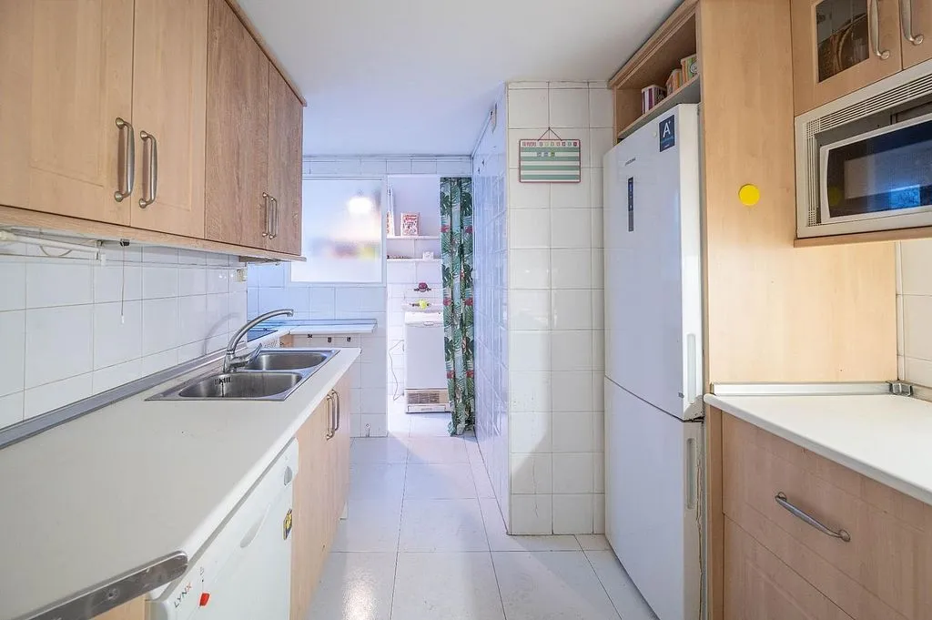 Köök - Top-Floor Flat with Balcony in Central Location