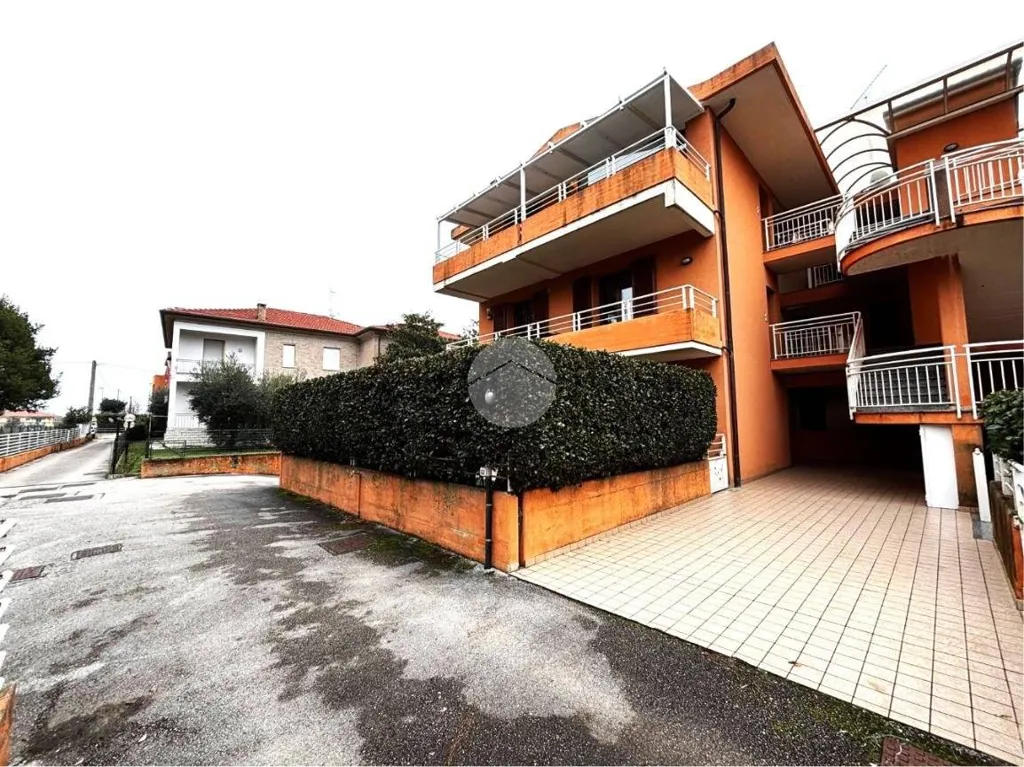 Välivaade - 3-Bedroom Apartment with Balcony in Fano