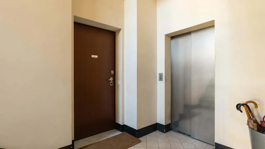 hallway_entrance