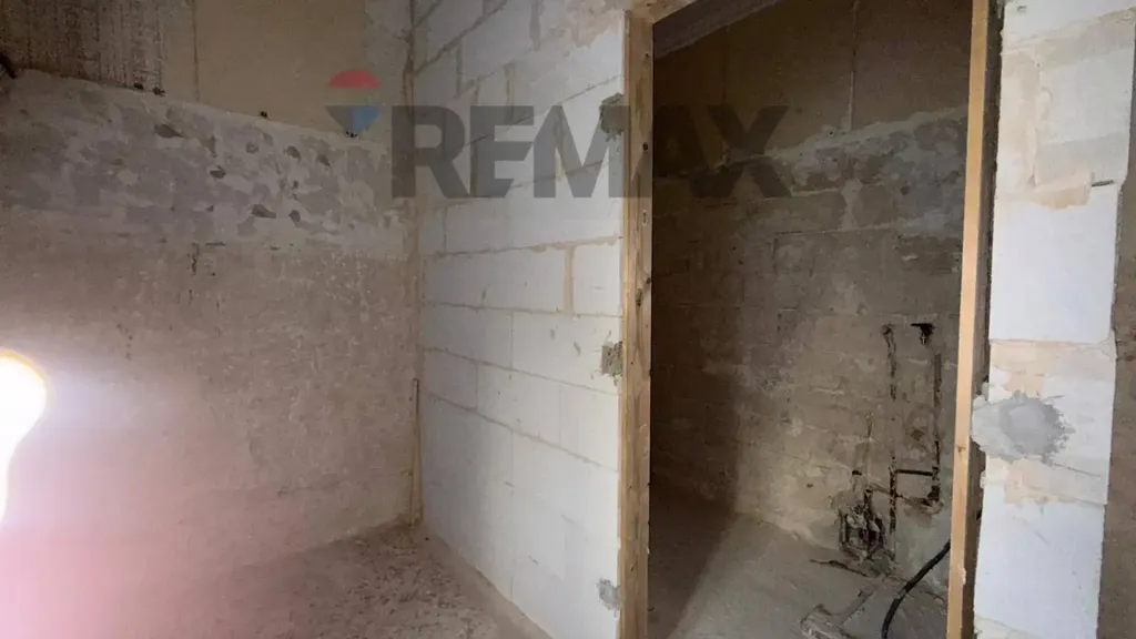 Stanze - Three-Bedroom Apartment with Balcony in Modugno