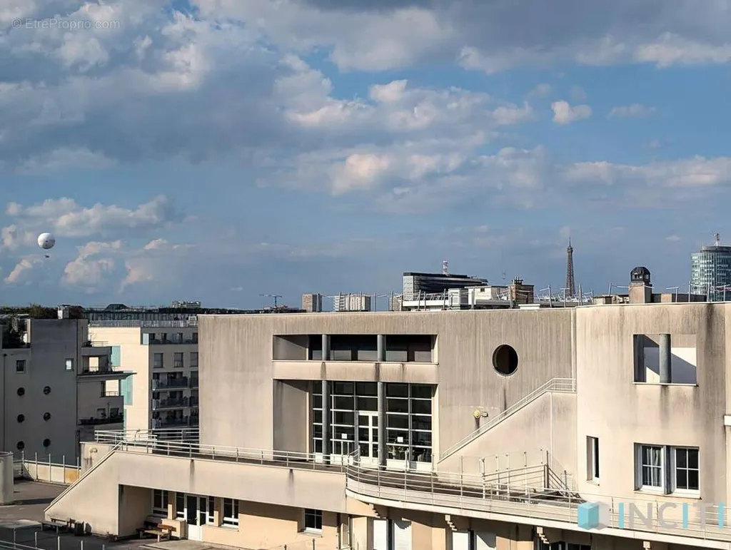 Rõdu - Grand Studio with Panoramic View in Issy-les-Moulineaux