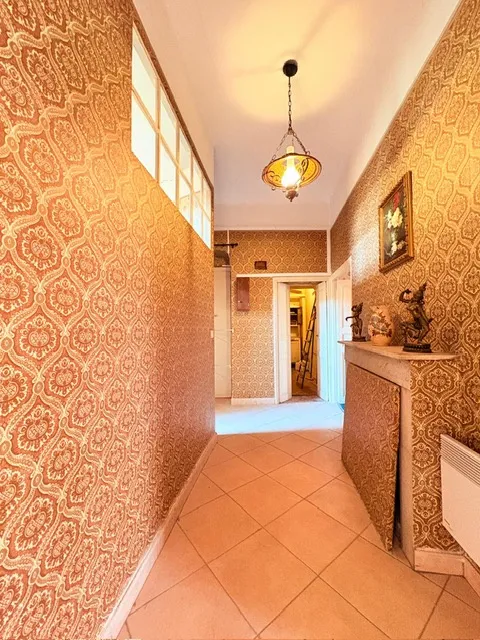 Entrée - Appartement 4 Pièces avec Balcon au Centre de Bastia