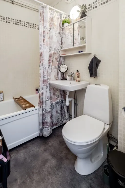 Bagni - Stable Rental Property with 16 Units and Garage