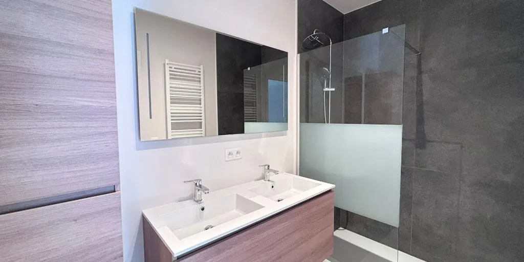 Salles de bain - Appartement Neuf au RDC avec Terrasse à Diepenbeek