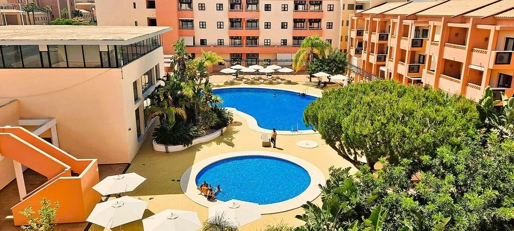 Vista aerea - 1-Bed Apartment with Pool on Avenida Del Decano