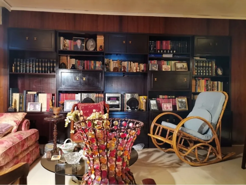 Studio - Renovated Corner Apartment with Front View in Erythraia Centre