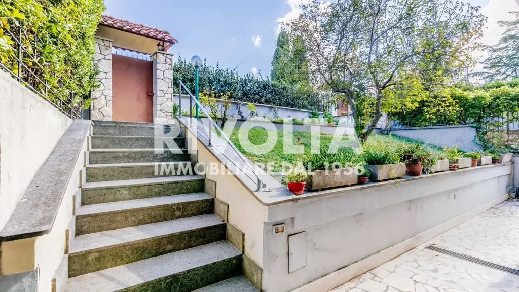 Pièces - Terraced Villa with Panoramic Terrace in Guidonia Montecelio