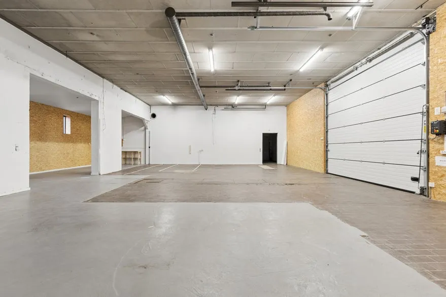 Garage - Retail/Office with Visibility on Fynsvej