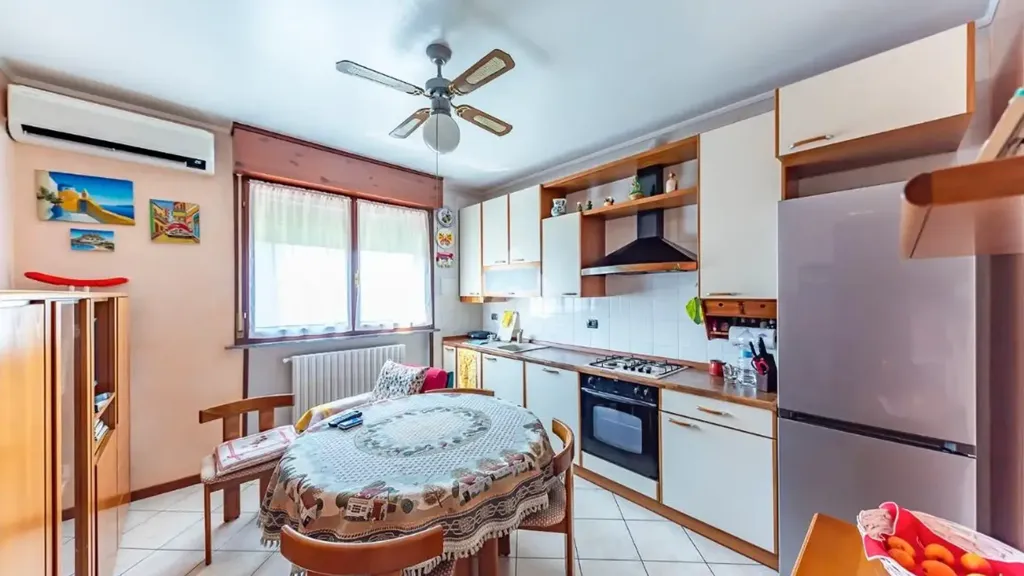 Cucina - Trilocale with Balcony in Lainate