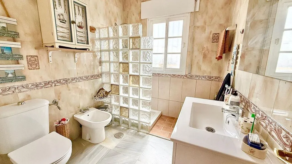 Salles de bain - Chalet with Pool on Ctra de La Playa, Chiclana