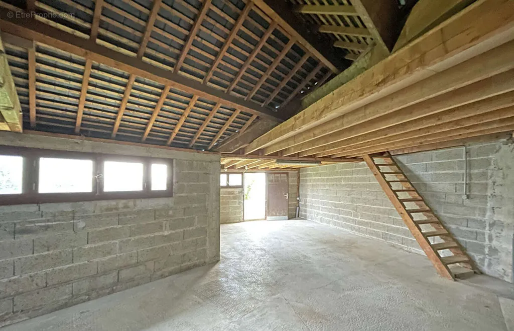 Toad - Amendable Garage Plot in Cesson Sevigne