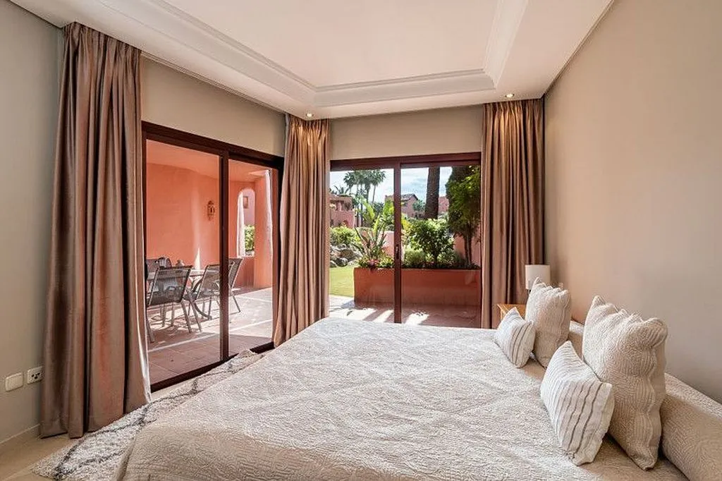 Magamistoad - T2 Apartment with Pool in El Padrón, Estepona