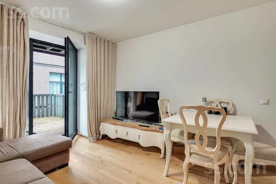 Elutuba - Compact 3-Bedroom Apartment with Terrace in Dzintari