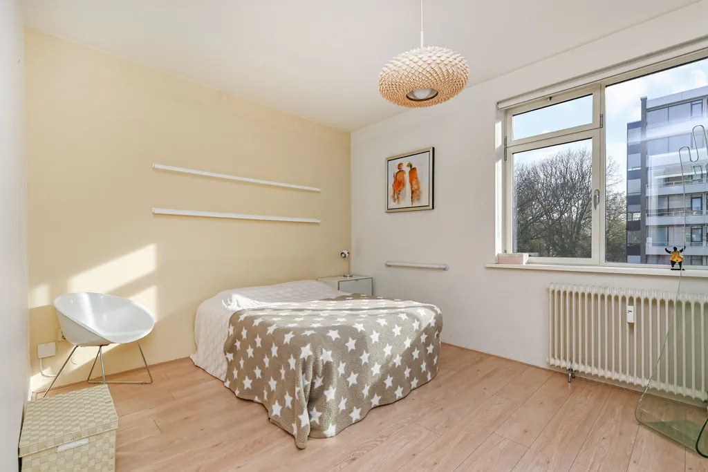 Magamistoad - Corner Flat with Erker in Den Haag