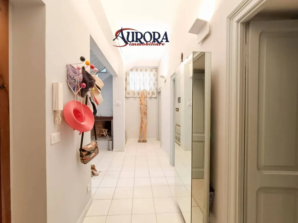 Entrée - Historic Apartment with Terracina View