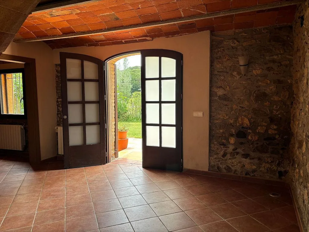 Ingresso - Restored Masia with Garden in Quart