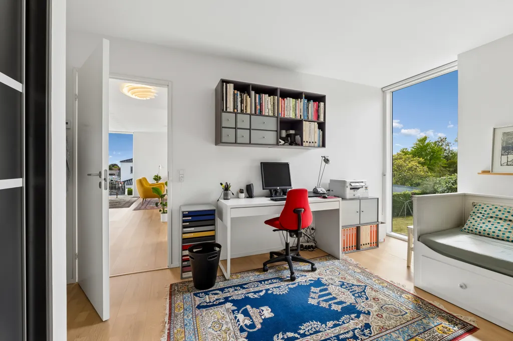 Bureau - Architect-Designed Villa with Øresund View in Rungsted Kyst