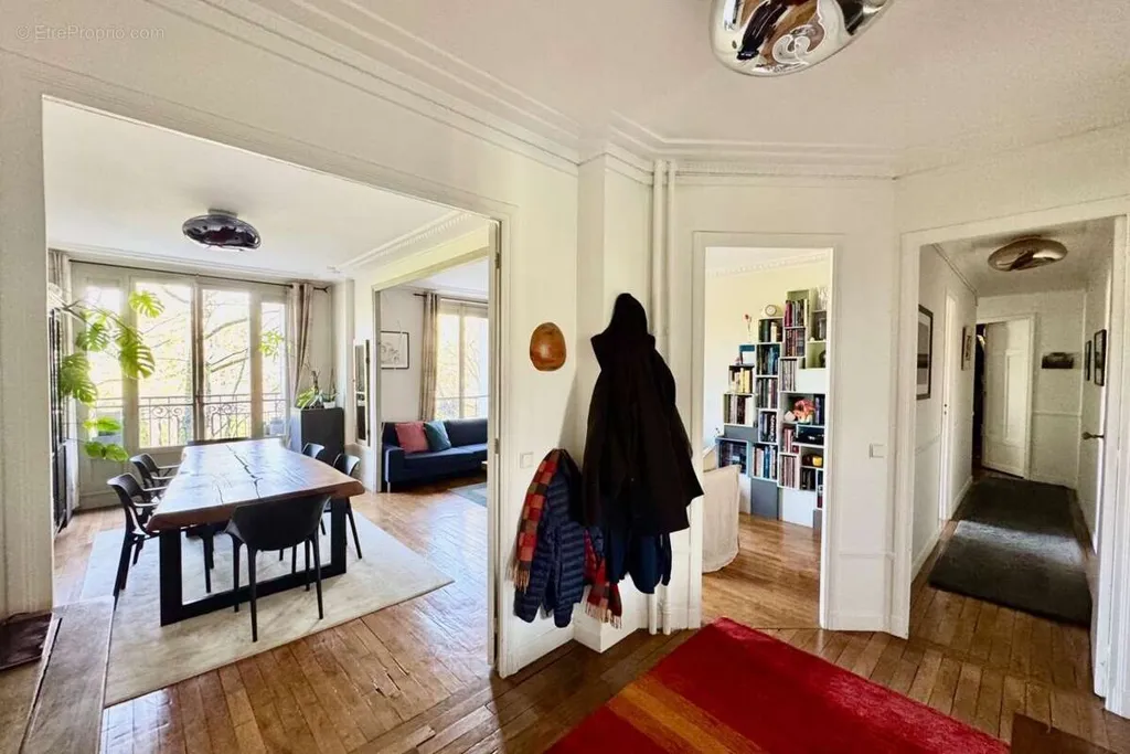 Salle à manger - Appartement Art Déco avec Balcon à Paris-17e