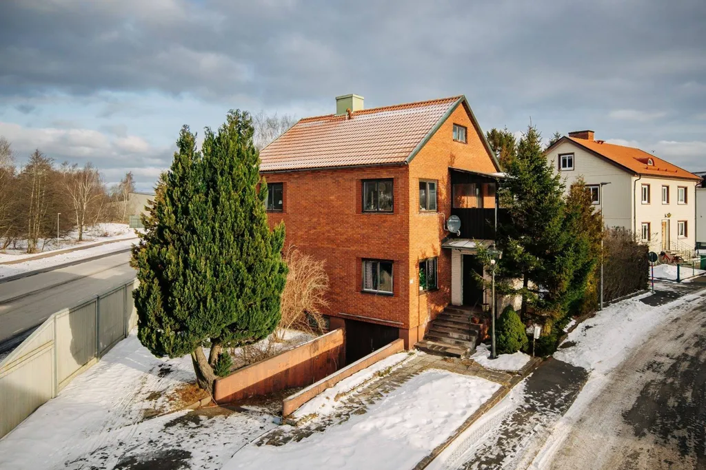 6-toaline maja asukohas Skövde kommun