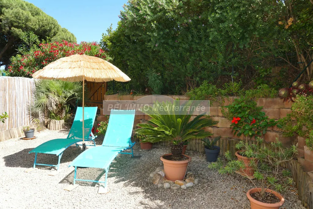 Terrass - Garden-Level Apartment with Parking in Cavalaire