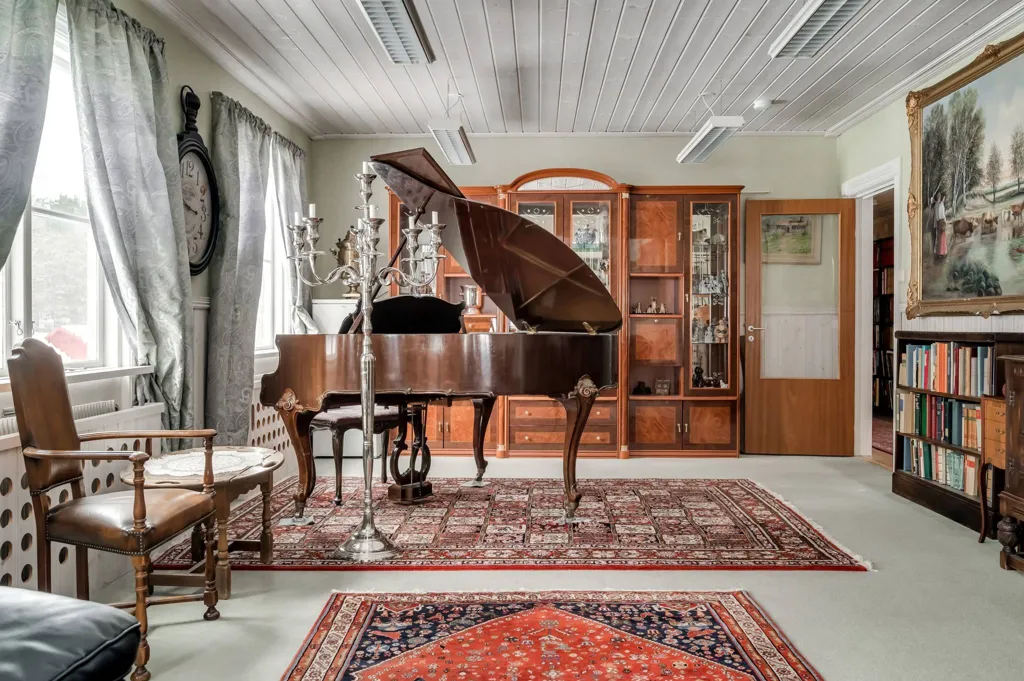 Elutuba - Multi-Use Property with Historic Charm in Borgvik