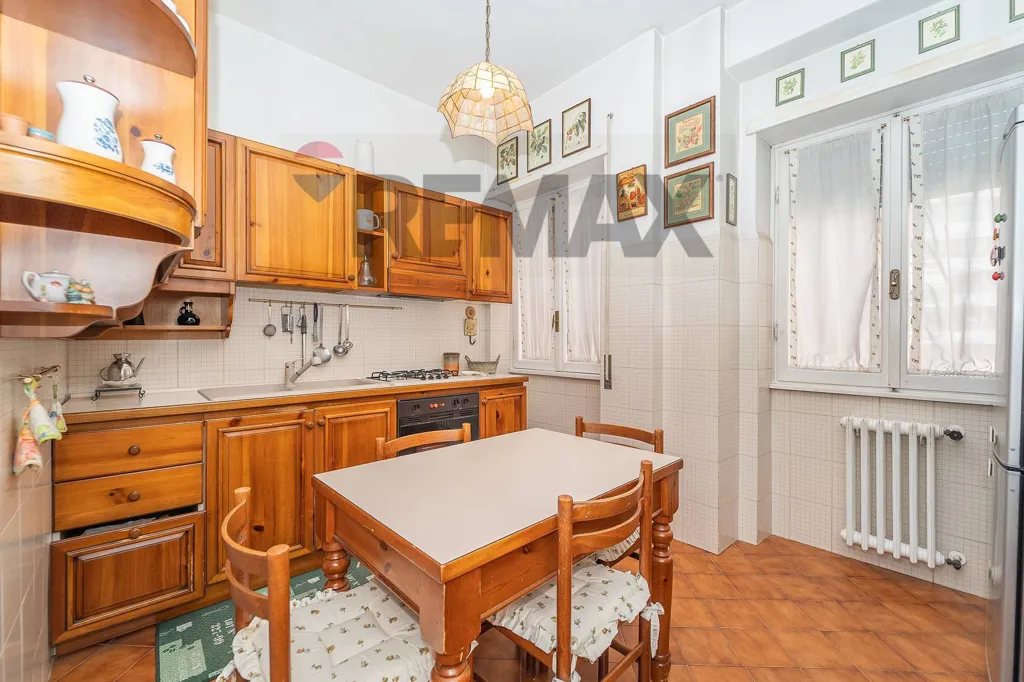 Cuisine - Single Room in Apartment with Balcony in Tiburtina
