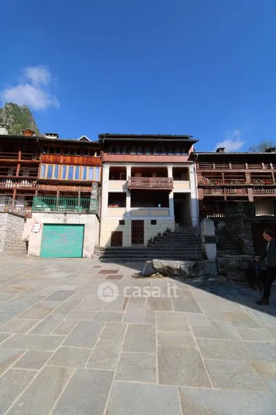 Jardin - Two-Storey Apartment with Town Centre View in Rima
