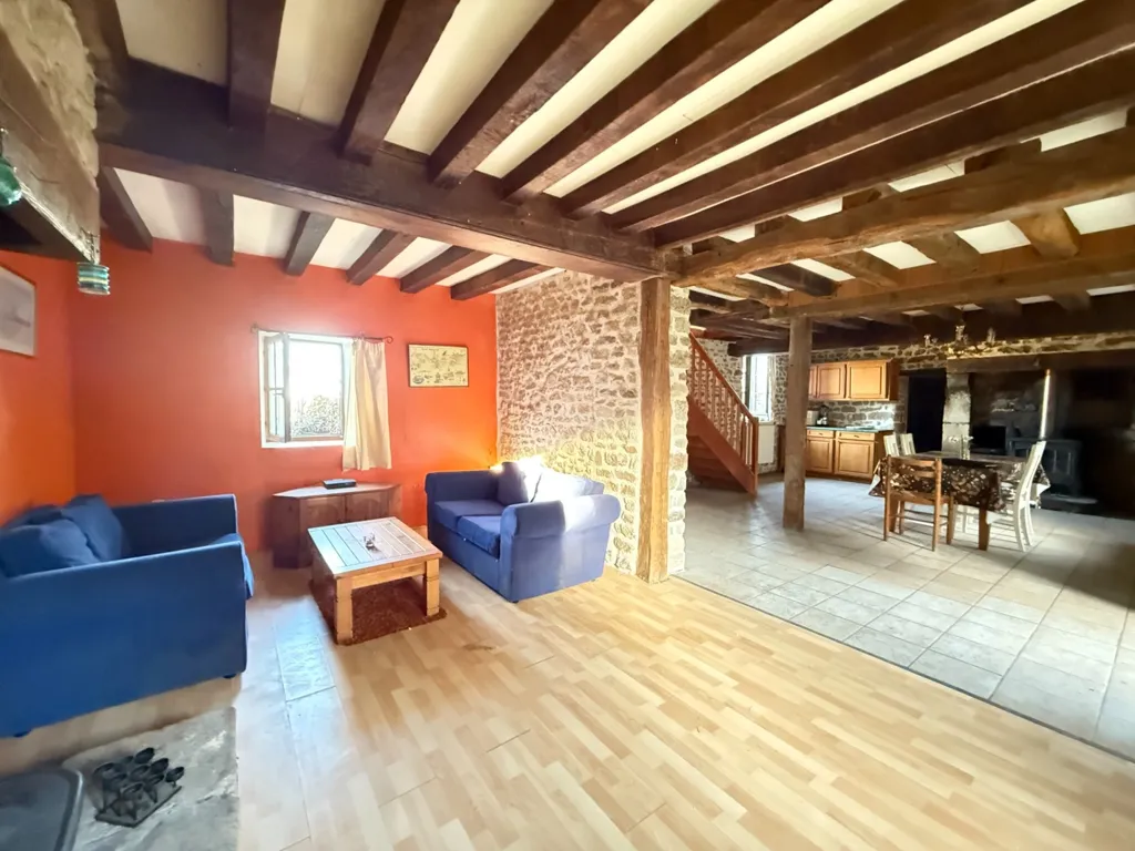 Séjour - Maison en Pierre avec Cour Intérieure à Bussière-Dunoise