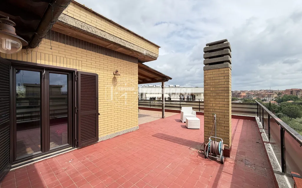 Terrasse - Attico with Perimeter Terrace in Rome