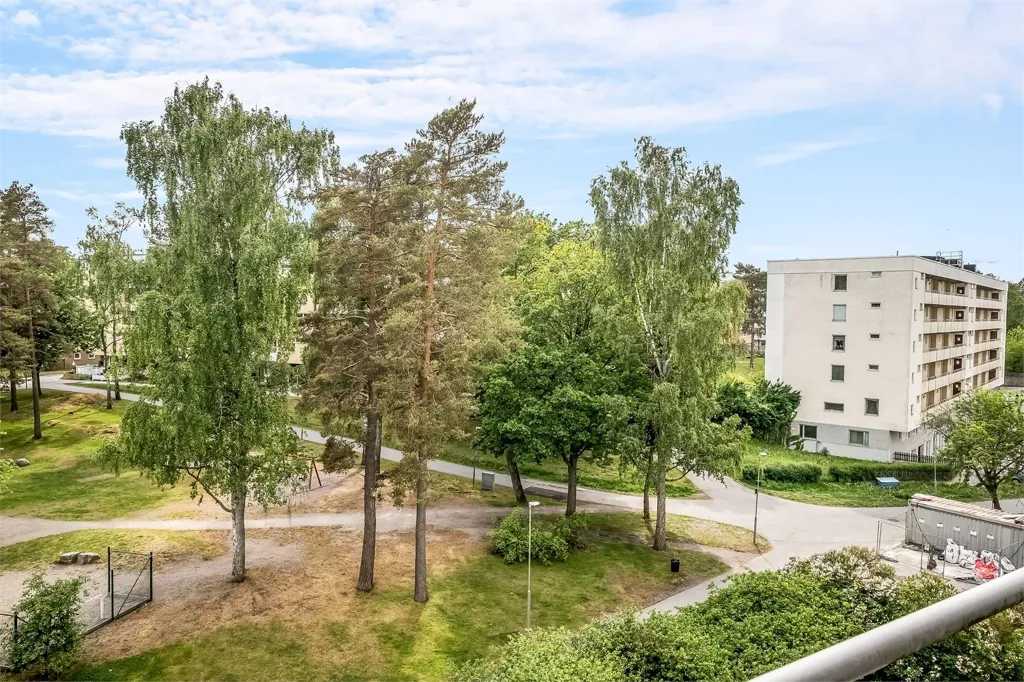 Balcony - Apartment with Balcony on 4th Floor in Skogås
