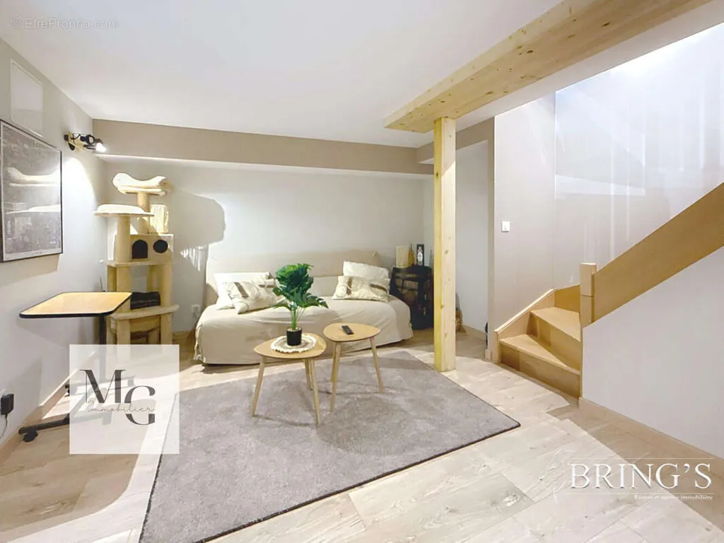 Living Room - Renovated 3-4 Bed Flat with Balcony in Erstein