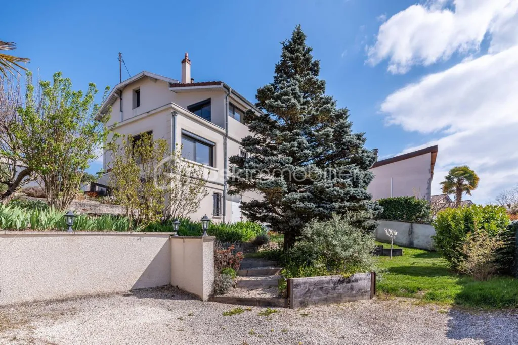 Exterior - Charming House with Garden in Dagneux