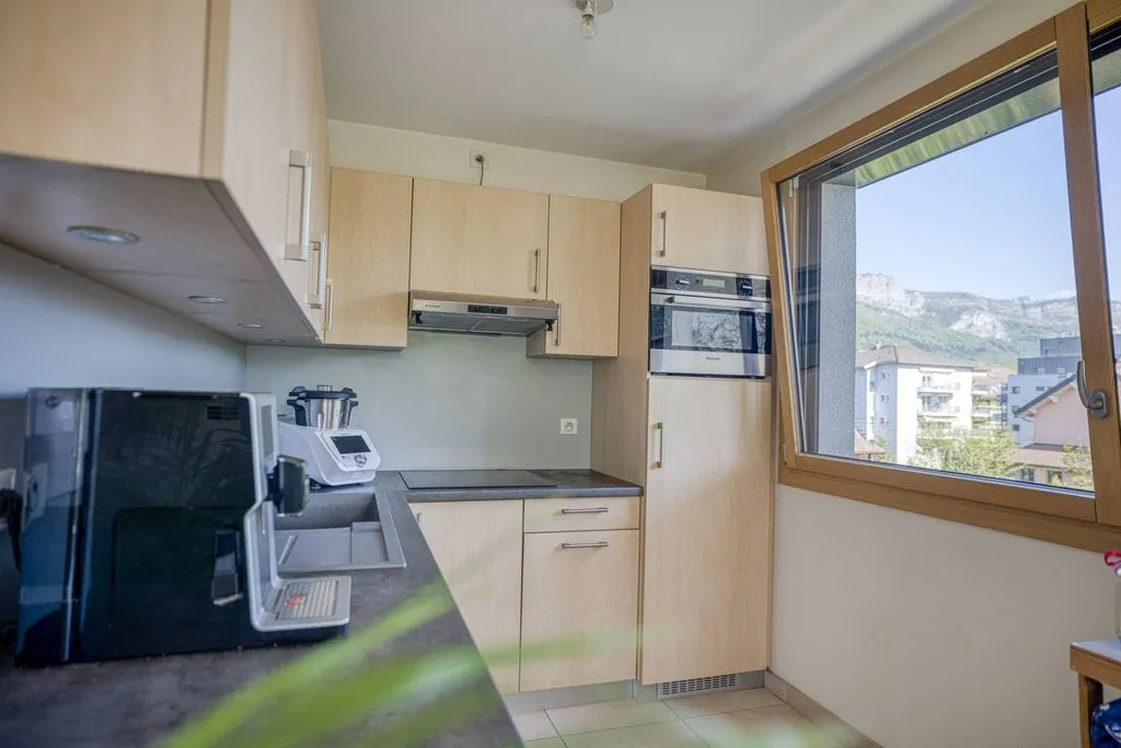 Köök - 1 Bedroom Apartment with Mountain View in Annecy