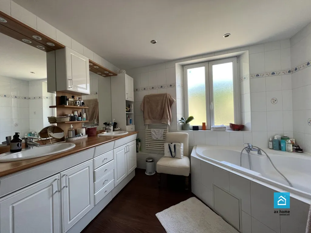 Salles de bain - Maison de Charme avec Piscine à Wiwersheim