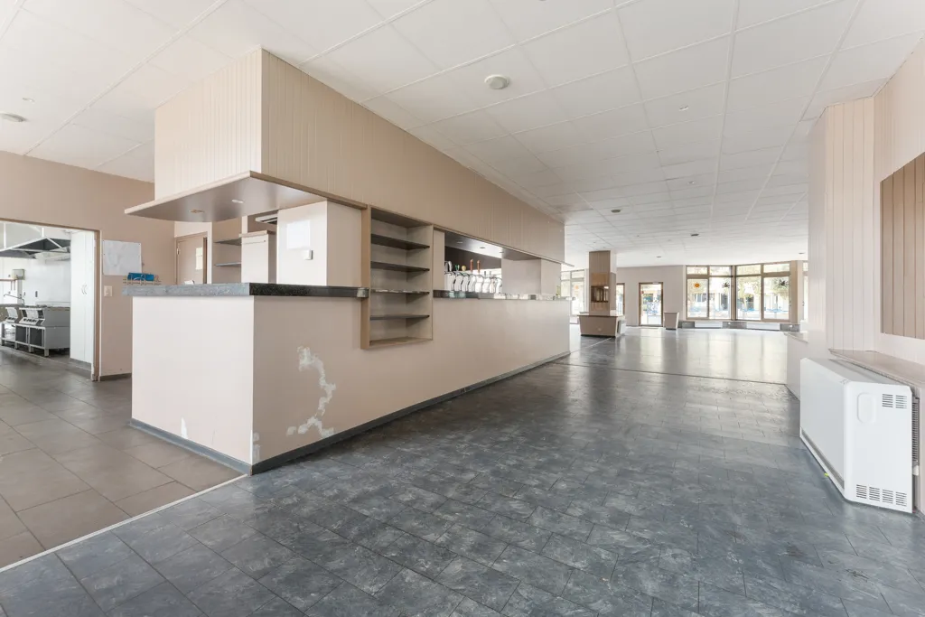 Toad - Commercial Ground Floor in De Panne