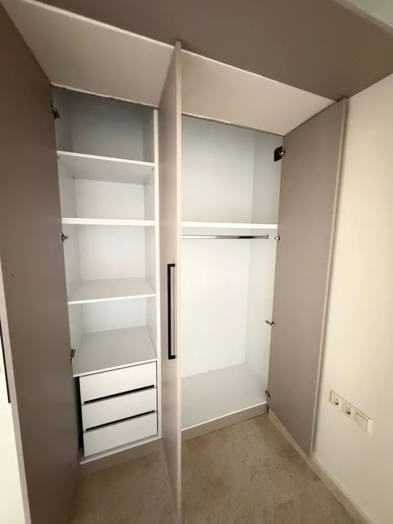 Stanze - Apartment with Panoramic Balcony in Nice Area